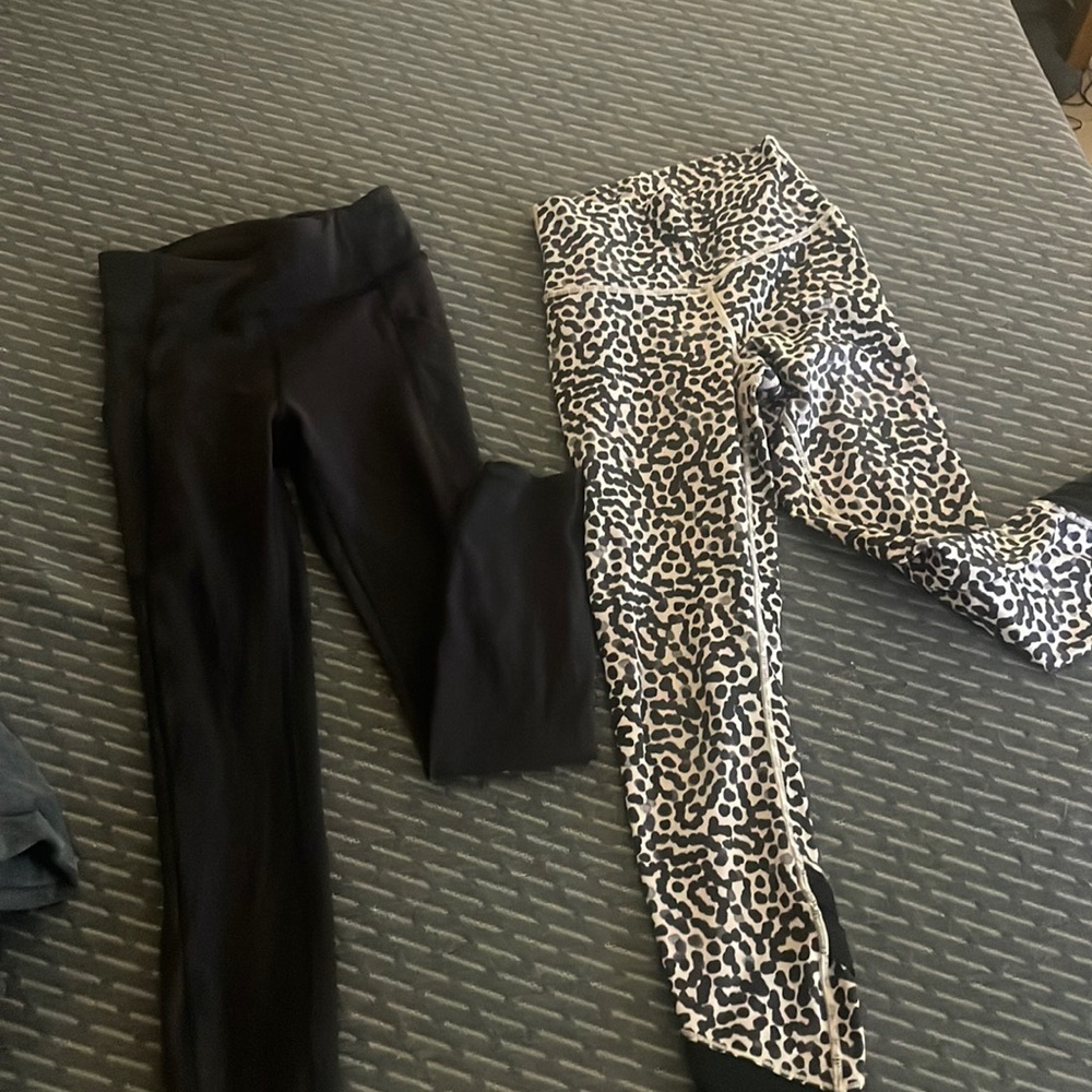 Lulu lemon bundle deal. 2 leggings for $35! Size 4